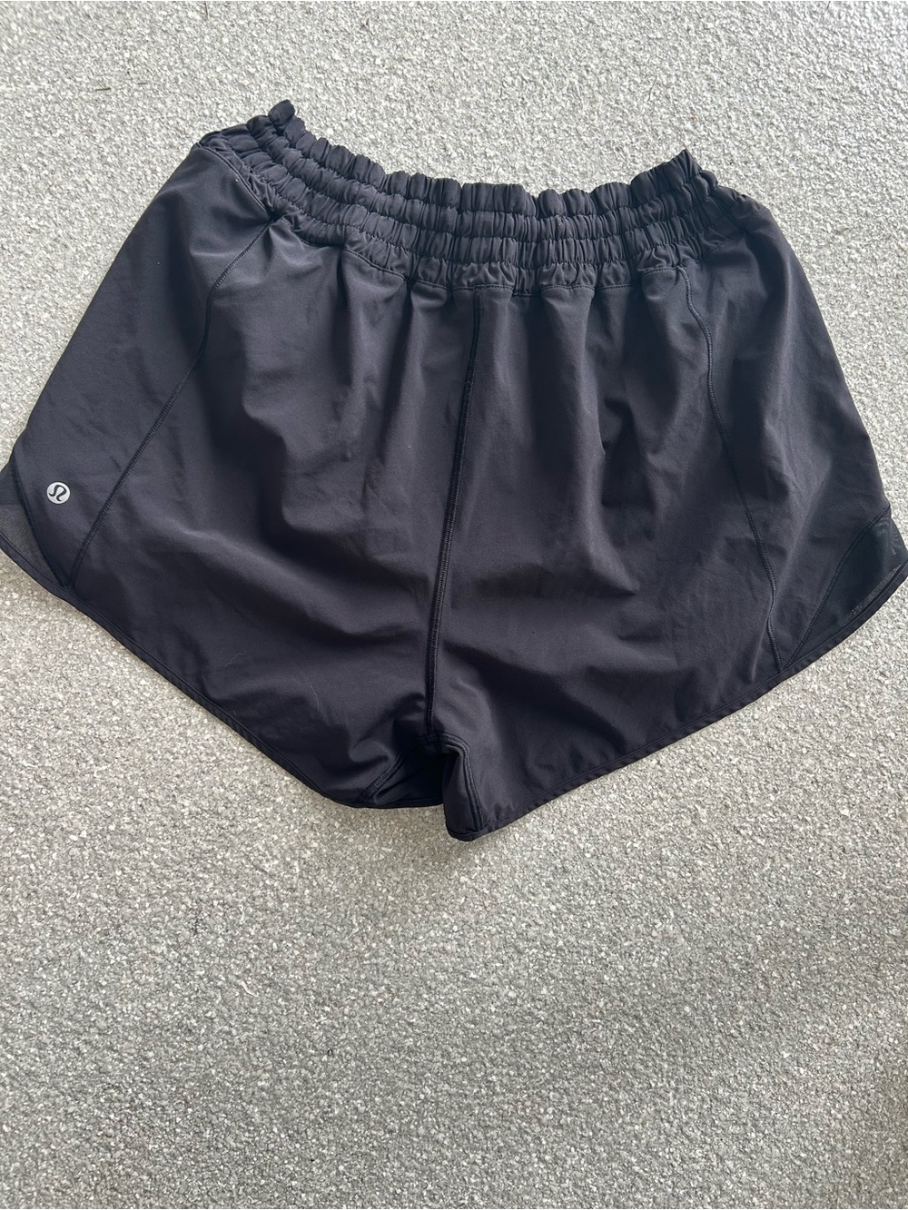 Lululemon Women’s Hotty Hot Black Athletic Shorts Size 12 - Picture 2 of 3